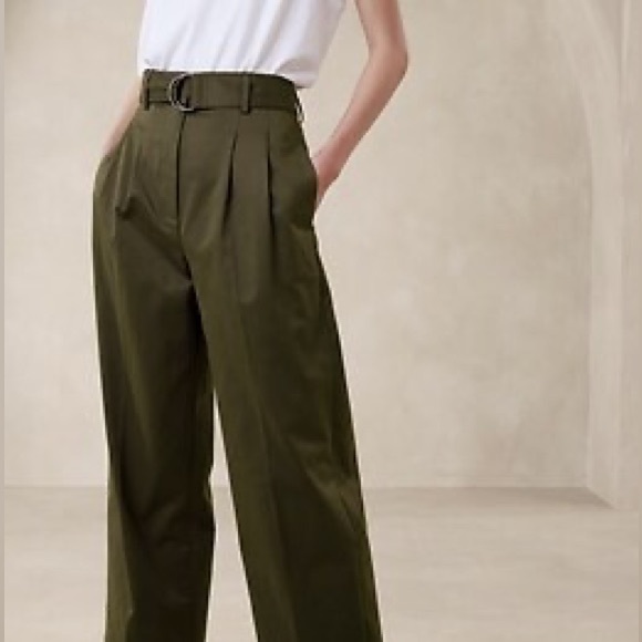 Banana Republic Pants - NWT Banana Republic “Cruz pleated wide leg chino” pant ❤️